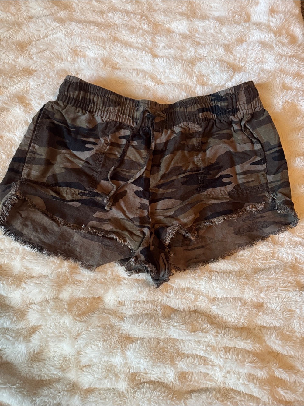 Express Women's Camo Drawstring Shorts - Olive/Black